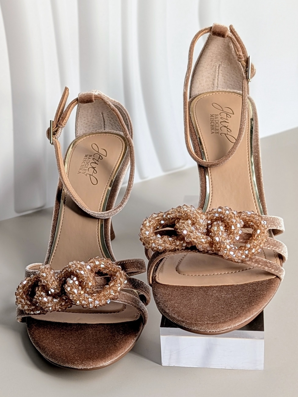 NIB Jewel Badgley Mischka Tailani Velvet Crystal Chain Sandals Size 8 W/ Dustbag